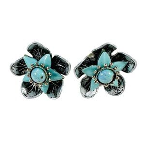 Beautiful vintage screw back earrings aqua Flowers with silver flowers